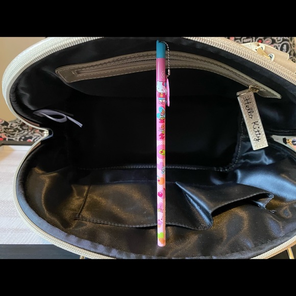 Rare Loungefly Hello Kitty Satchel in Gold - Picture 14 of 15